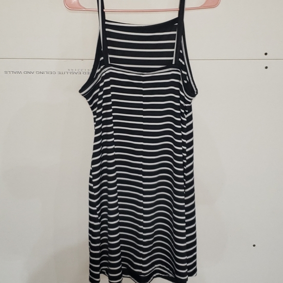 Dress - Picture 3 of 5